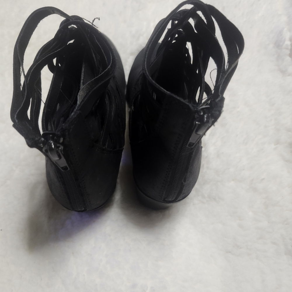 Elegant Black Women's Shoes Size: 7M - Picture 4 of 4